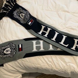 Reversible Tommy Hilfiger Scarf